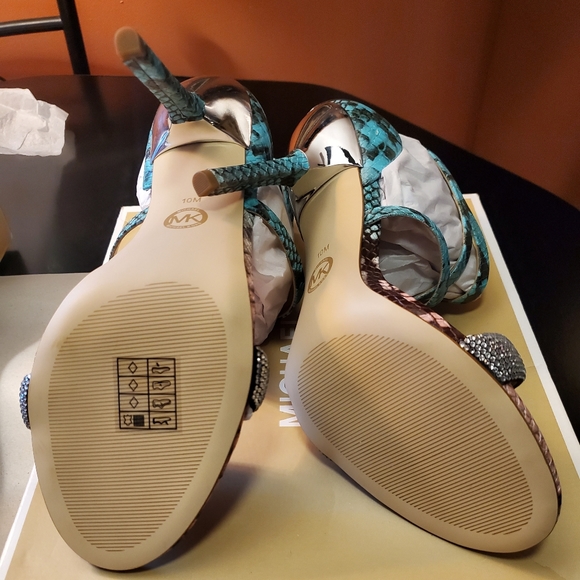 NIB Michael Kors Astrid Sandal - Picture 5 of 5